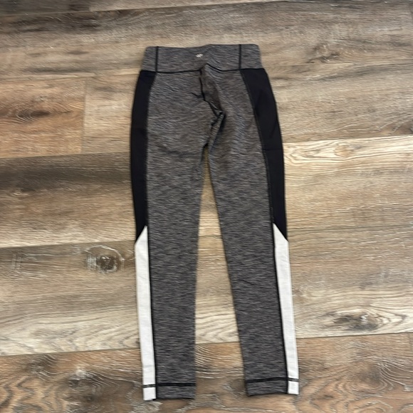 Athleta leggings NWT size XS - Picture 3 of 3